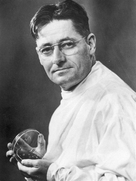 Australian Howard Florey pioneers penicillin, the miracle drug | Daily Telegraph