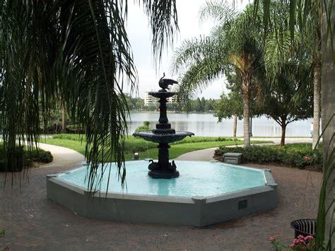 Sperry Fountain at Lake Eola Park, 2011 · RICHES