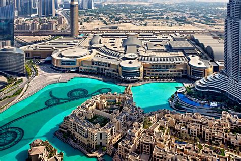 Dubai Mall | Aerial view, the Mall’s lakefront façade reads as a series ...