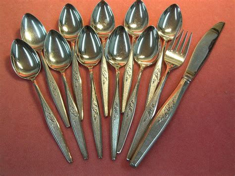 ONEIDA WOODMERE COMMUNITY 12pc STAINLESS FLATWARE SILVERWARE