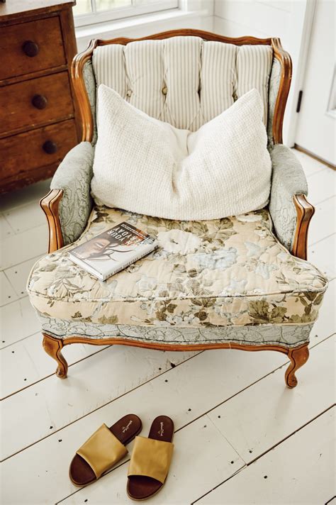 A New Cozy Vintage Chair | Vintage chairs, Cottage living rooms, Chair design