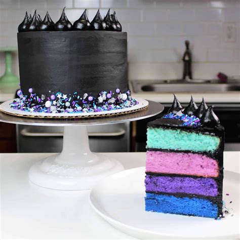 Black Buttercream That Won't Stain Your Teeth - Easy Recipe & Tutorial | Recipe | Black frosting ...