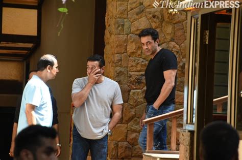 Shah Rukh Khan, Aishwarya Rai, Sunny Deol and others visit Ajay Devgn’s ...