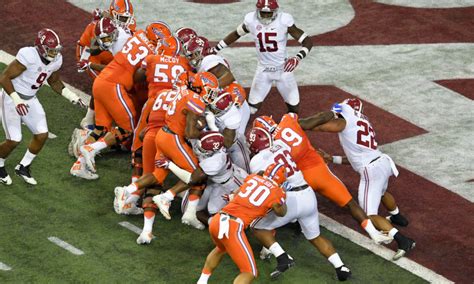 Alabama linebacker Rashaan Evans embraces leadership role