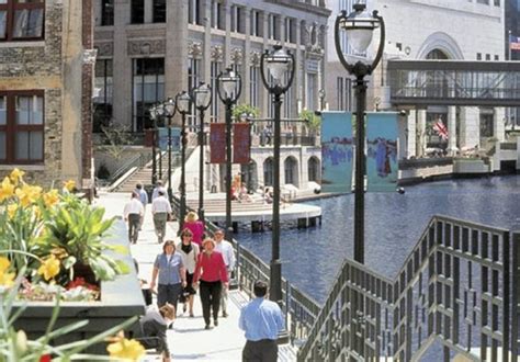 Riverwalk Boat Tours (Milwaukee, WI): Hours, Address, Attraction Reviews - TripAdvisor