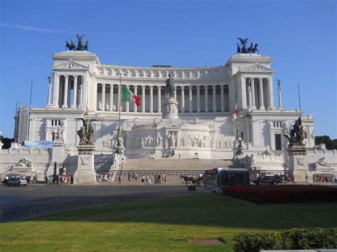 Government building - Roma, Italy | Andrew Dennison | Flickr