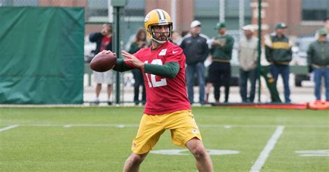 Aaron Rodgers Skips Packers Workout Amid Team Drama