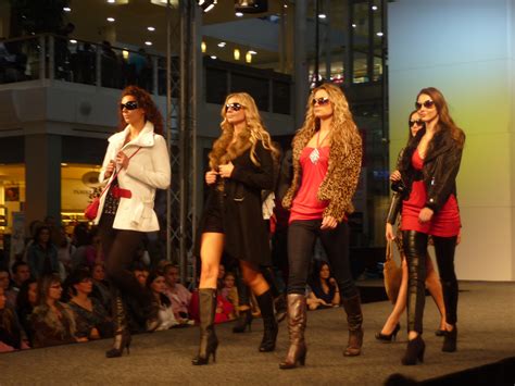 File:Olympia Fashion Show 2010 (22).jpg - Wikimedia Commons