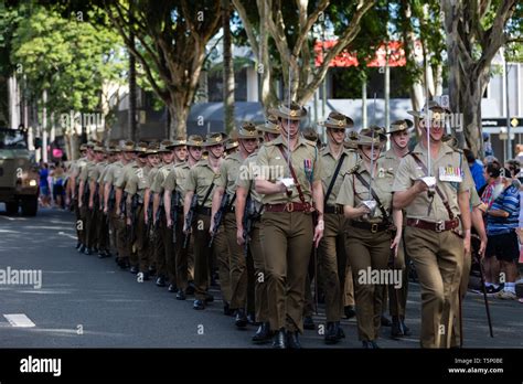 Australian soldiers marching in parade hi-res stock photography and ...