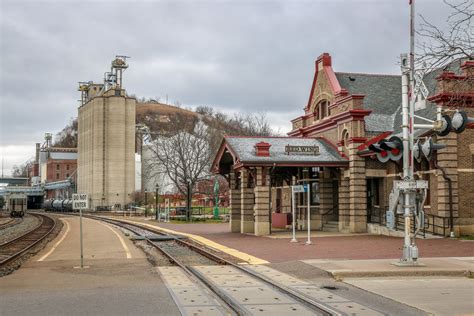 Snapshots: An Autumn Day in Red Wing, Minnesota — Miles 2 Go