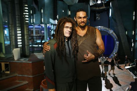 Behind the scenes - Robert wearing Jason's wig | Stargate, Stargate atlantis, Atlantis