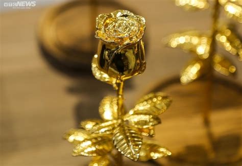 Gold-plated roses prove a hit on Valentine’s Day