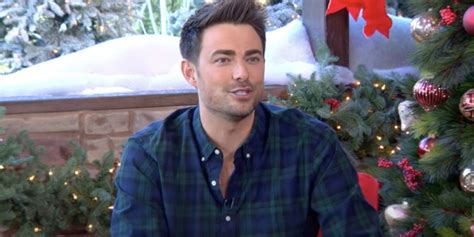 VIDEO: Jonathan Bennett Stars in Hallmark's First LGBTQ Holiday Movie, THE CHRISTMAS HOUSE