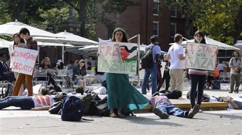 Students Host 'Dead-In' To Commemorate Gaza Victims | News | The Harvard Crimson