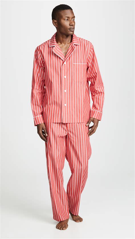 red-stripe-mens-pajama-set