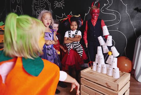 15 Halloween Party Games to Trick or Treat Your Guests - STATIONERS