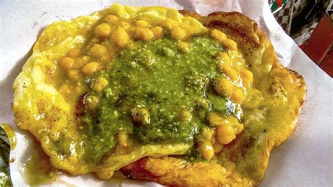 Doubles: Trinidad's addictively spicy street snack - BBC Travel