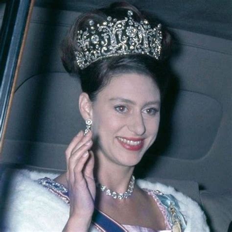 How Princess Margaret broke royal tradition with her wedding tiara – VISIT