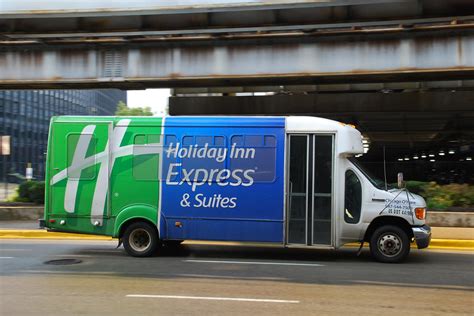 Holiday Inn Express | Ford E-Series courtesy shuttle bus at … | Flickr