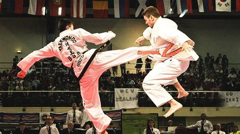 Karate vs Taekwondo - YouTube