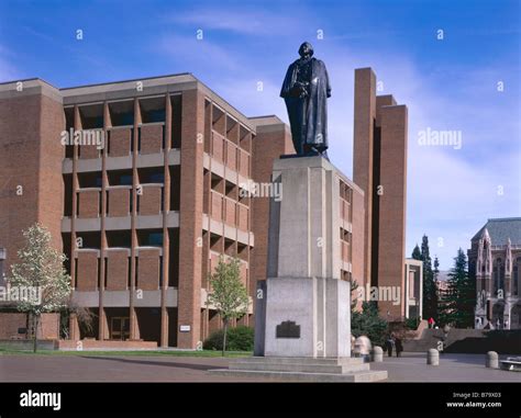 WASHINGTON - Statue of George Washington at the entrance to Red Square at the University of ...