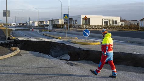 'Magma near the surface': Iceland under threat from Fagradalsfjall ...