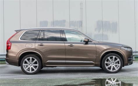 Comparison - Volvo XC90 Hybrid T8 R-Design 2017 - vs - Tesla Model X ...