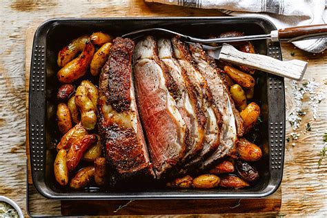 Roast Beef Recipe with Garlic Butter Potatoes – How to Slow Roast Beef — Eatwell101