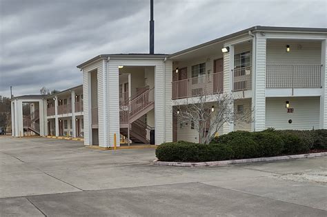 Carom Inn a Travelodge by Wyndham Denham Springs/Baton Rouge | Denham Springs, LA Hotels