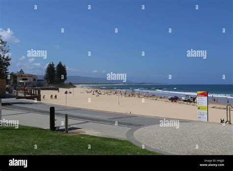 North Wollongong Beach Stock Photo - Alamy