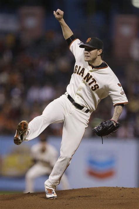 Jake Peavy hits 1st homer in 9 years, pitches Giants past Reds 5-3