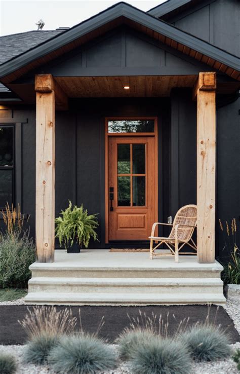 Beautiful Homes of Instagram: Black Siding Farmhouse - Home Bunch ...