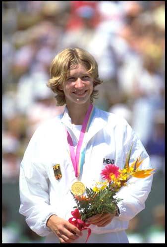 Steffi Graf biography : 1984- 85