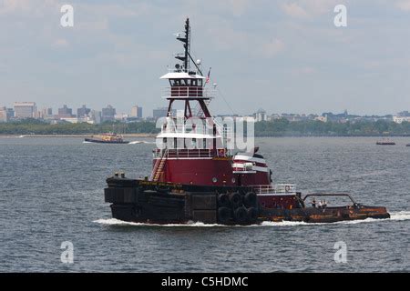 Tug boats. New york harbour. USA Stock Photo: 333451025 - Alamy