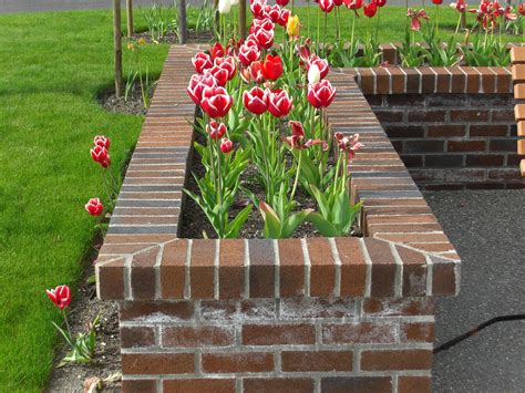 20 brick planter box ideas – frogtown gardens | Decoration jardin, Jardins, Jardin en briques