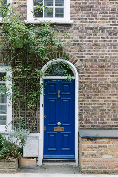 London Photo Essays: Colorful Doors and Charming Mews - York Avenue