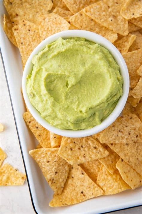 Guacamole Dip (Restaurant Style, 3 Ingredients) - 40 Aprons