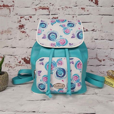Lilac Mini Messenger Bag FREE sewing pattern - Sew Modern Bags
