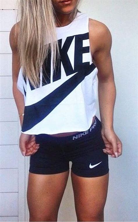 Modern workout clothes for women | Fitness fashion, Workout clothes, Nike outfits