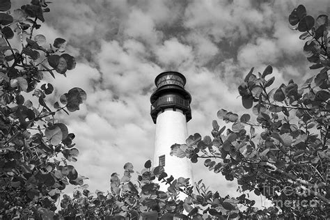 Bill Baggs Lighthouse Photograph by Eyzen M Kim - Fine Art America