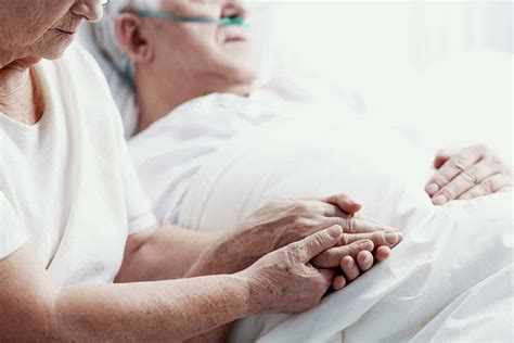 7 Tips on Caregiving for a Bedridden Loved One with Cancer