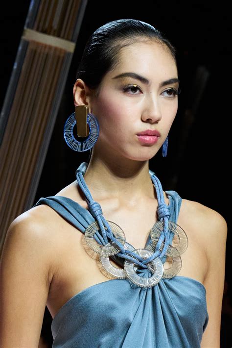 Chokers and Necklaces Spring 2023 Fashion Trend | The Impression