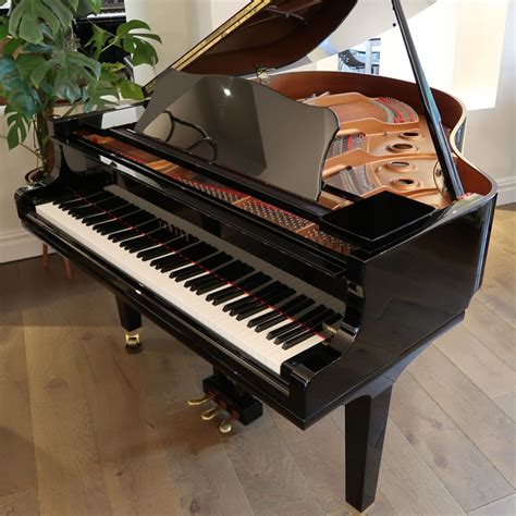 Yamaha GC1 Grand Piano (2006)