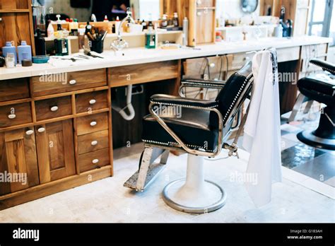 Vintage barber shop interior Stock Photo - Alamy