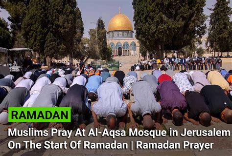 Muslims Pray At Al-Aqsa Mosque in Jerusalem On The Start Of Ramadan ...