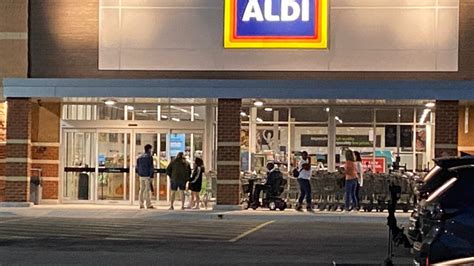 New Aldi location officially opens its doors on Wards Road