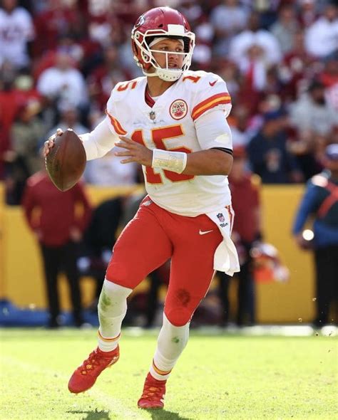 Patrick mahomes incredible touchdown toss to travis kelce sends social ...