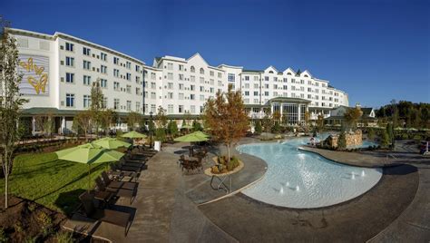 Dollywood's DreamMore Resort, Gatlinburg - Pigeon Forge: $212 Room Prices & Reviews | Travelocity