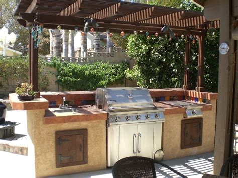 DIY Outdoor Kitchen Frame Ideas - How To Build A Patio BBQ Area