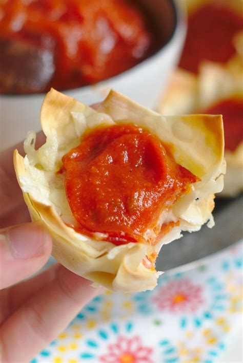 Pepperoni Pizza Wonton Cups – Snacks and Sips